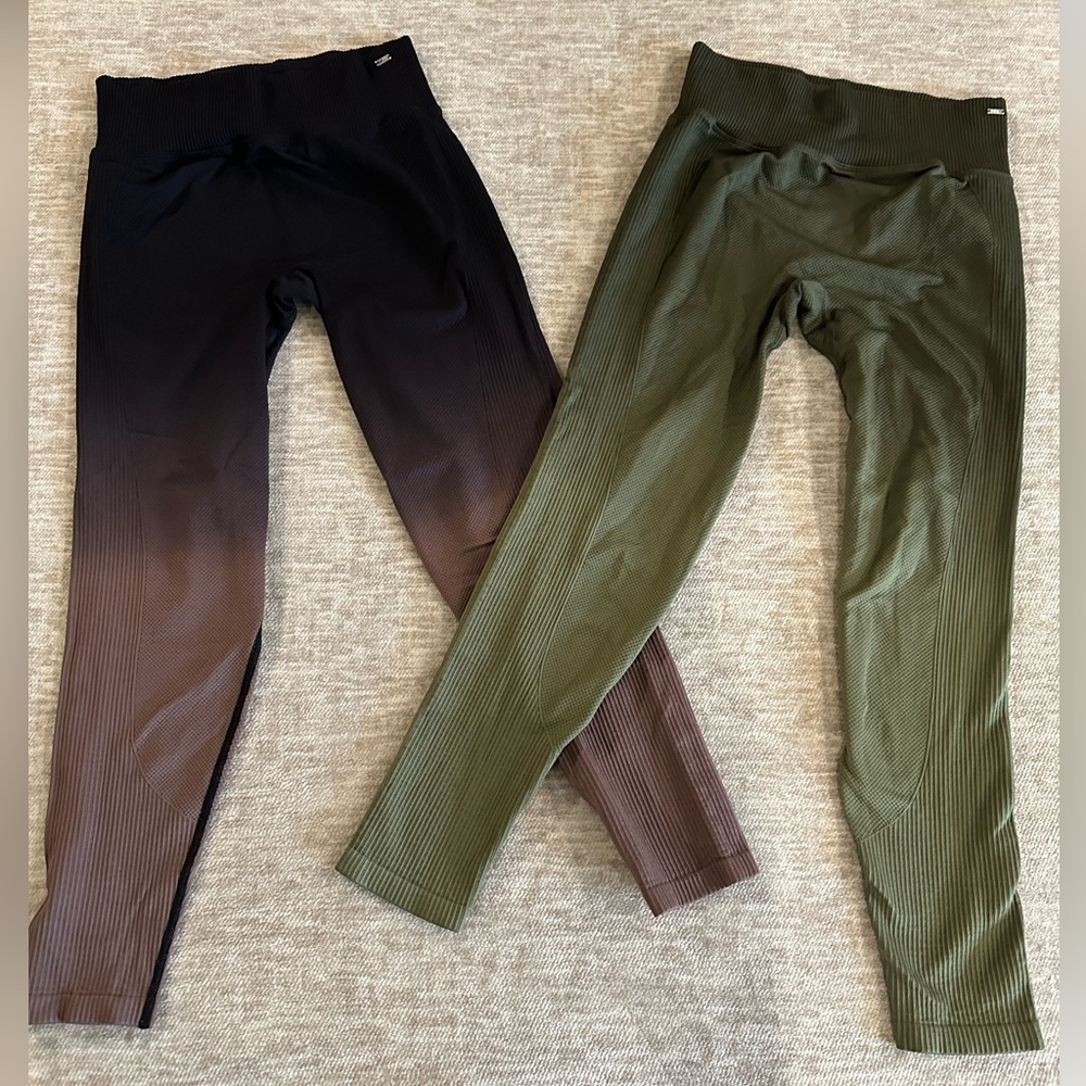Lot of 2: VS Pink Ombré leggings, both medium. Purple/mauve & green. EUC